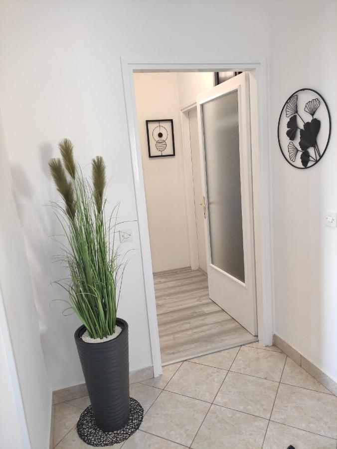 Apartman Iris S Terasom Rijeka Exterior foto